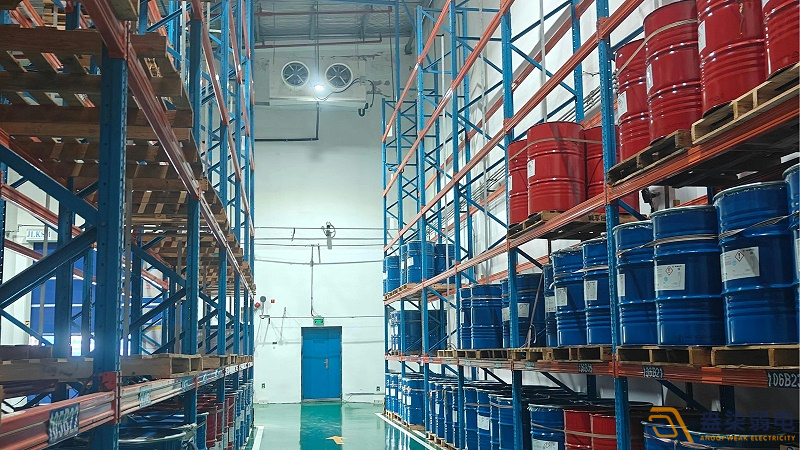 危化倉為什么必須安裝防爆型溫濕度計(jì)