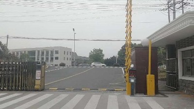 工廠車牌識(shí)別系統(tǒng)率低怎么解決？